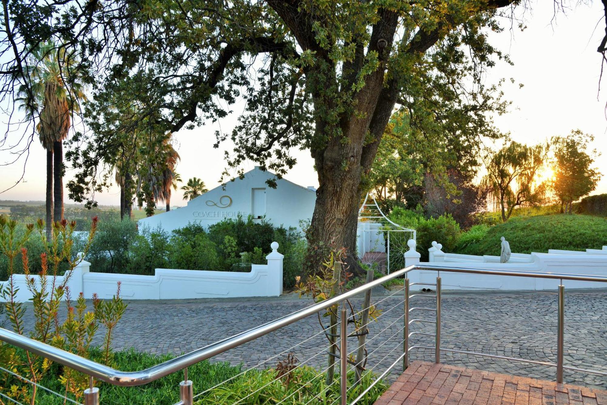The Coach House At Val Du Charron Wellington Exterior foto