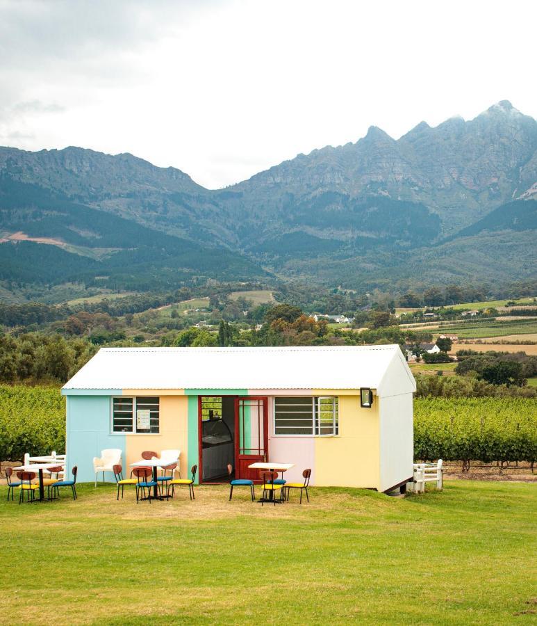 The Coach House At Val Du Charron Wellington Exterior foto